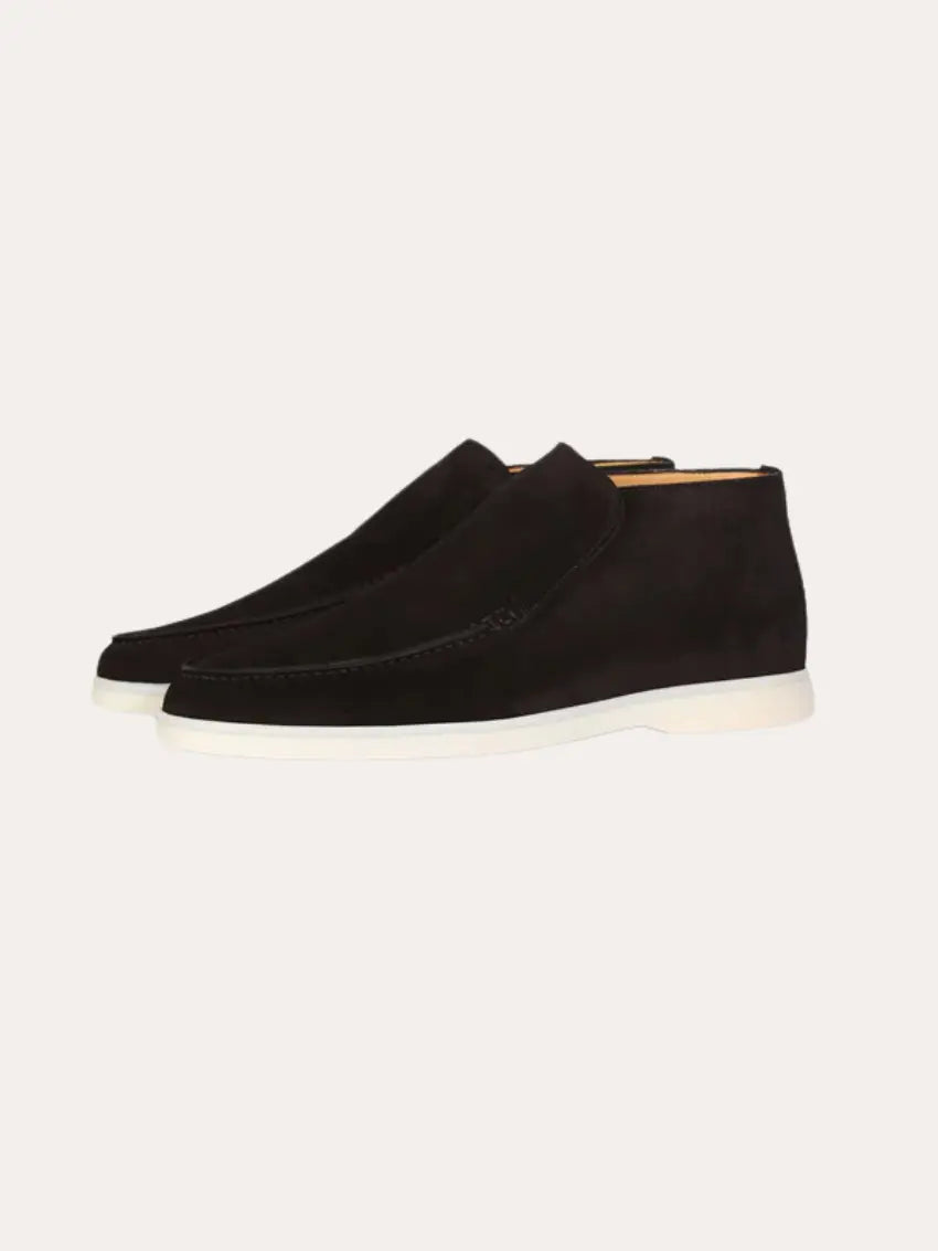 Stylish and elegant women's Zwarte Suède Hoge Loafers in black suede